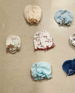 New Born Mittens &amp; Caps - Set Of 9 each +2 HM Cap