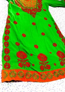 Embroidered Green Kurta With Sare