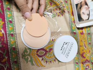 Huda Beauty Compact