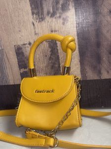 FASTRACK Women Solid Sling Bag