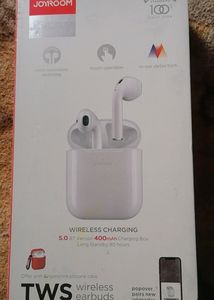 JOY ROOM jr-TO3 TWS bluetooth earbud wireless charging good conditiins.