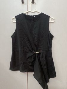 Black Sleeveless Top with pearl Details😍