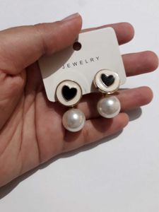 Korean cool Heart &amp; Pearl Earrings - Brand New 🌟