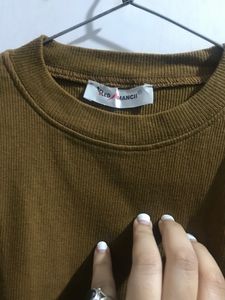 Fitted crop top