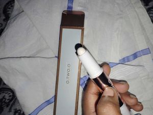 A Beautiful Contact Concealer From Korean Brand