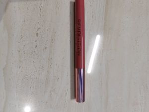 Makeup Revolution Velvet Kiss Lip Cryon