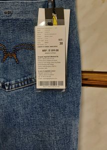 Boyfriend Fit Light Fade Cropped Jeans