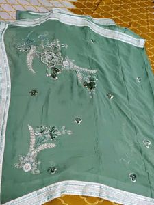 Embroidered Green Saree With Blouse Piece