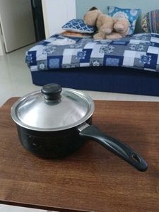 Sauce Pan ( non-stick) with lid