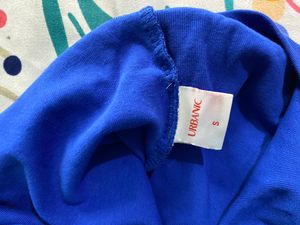 cropped Blue top
