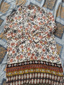 a short kurta or tunic