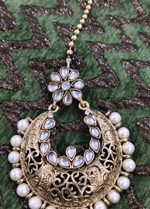Elegant Maang Tikka
