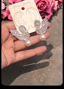 ✨ “Pearl Bow Glam Earrings”