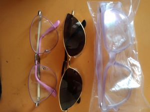 Whoohoo🎉🎉🎉🎉 2 Specs And 1 Sun Glasses .. Never Used 🥰Best Quality