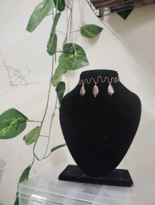 Unique Leaf Pendant Choker