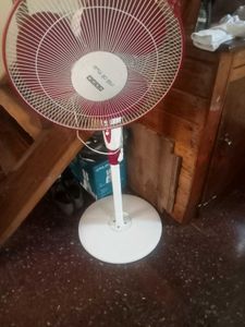 White Fan Stand - Excellent Condition