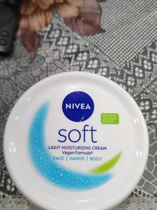 Nivea Soft Moisturizing Cream