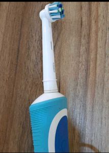 BRAUN  - Oral B Vitality Electric Toothbrush