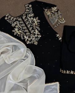 PAKISTANI BRAND NEW ARRIVAL BLACK SUIT SET