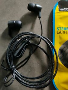 Core B02 Wired Earphones Unsed Product