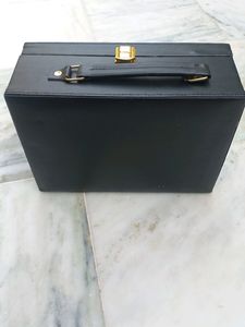Lakme Black Vanity Box With Mirror