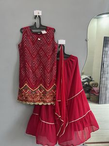 Red Embroidered Kurta Set (L)