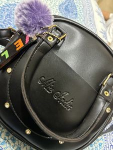 WOMEN BLACK SLING BAG