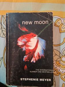 New Moon by Stephenie Meyer
