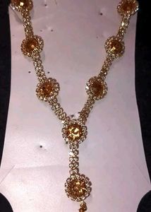 OFFER❗❗Gold Tone Floral Y Necklace