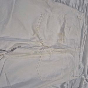White Floral Embroidery Jeans /Pinterest