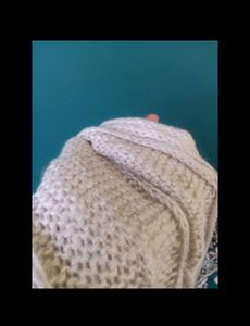 HANDMADE CREAM MUFFLER. WOOLLEN