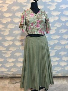 Floral Print Crop Top with PleatedFlar