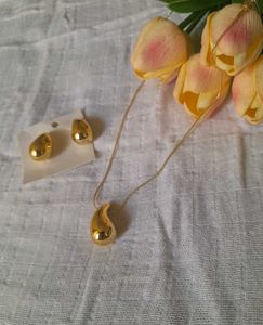 Gold Teardrop Jewelry Set