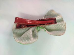 ❤️Combo Of 3 ❤️A Cute Black Clip , A Cute Green And White  Side Clip And A Smile Face Red Badch Combo !