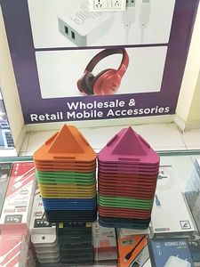 50 PCS Of Pyramid Mobile Stands 50Pcs
