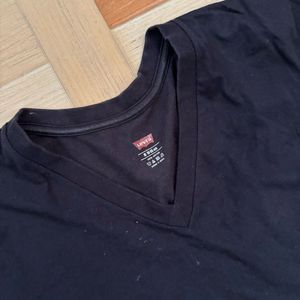 V Neck Levis T Shirt