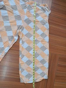 43) Patterned Wide Leg Pants