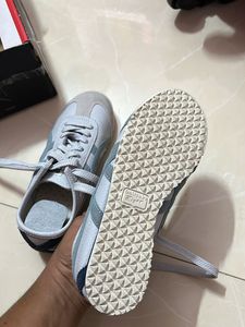 Women Onitsuka Tiger Sneakers Size US 4