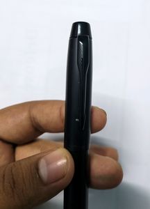 New  UNUSED METAL  BODY PEN
