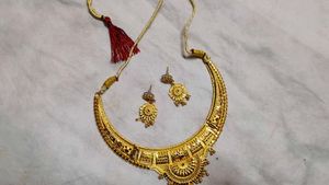 Elegant Gold-Tone Necklace