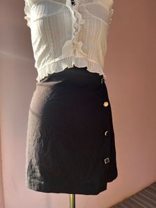 black fitted skirt