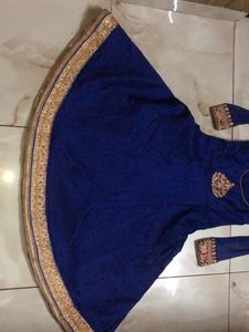 Royal Blue Gown With Near About 51 Length🤩 Condition Is Totally New. It Has Beautiful Golden Work With Dori🪡🧶