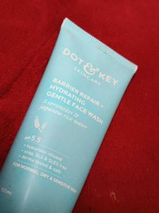 Dot &amp; Key Gentle Face Wash