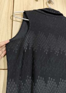 Globus Black Sleeveless Top