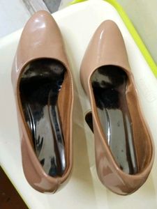 Elegant Heels condition good with imperfection