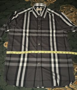 Authnetic burberry shirt L size