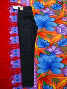 Women Levi's black jeans