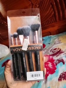 Faces Canada Meakup Brush Set