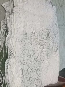 Saree Blouse White Hai Bahut Acha. Ha