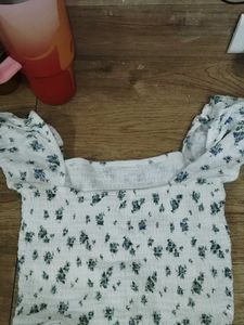 Floral Crop Top - Cute &amp; Trendy